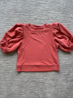 Maeve Puff-Sleeve Cropped Top in Coral